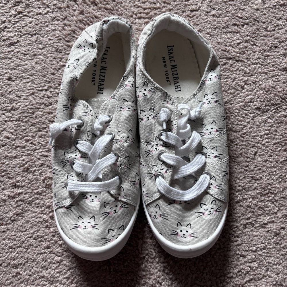 Isaac Mizrahi womens Gray Cat Sneakers NWOT size 7.5m